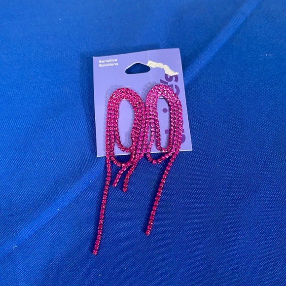 Giveaway - Picture 1 of 2